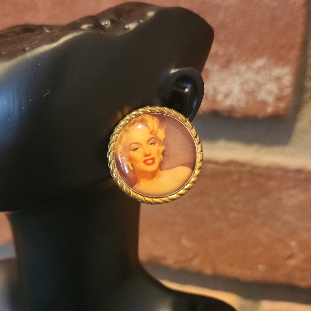 NWT Gold-Tone Iconic Portrait Earrings